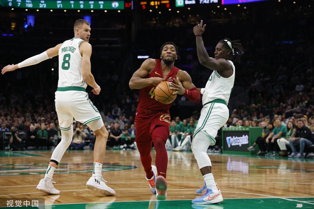 首发阵容中 首发阵容中